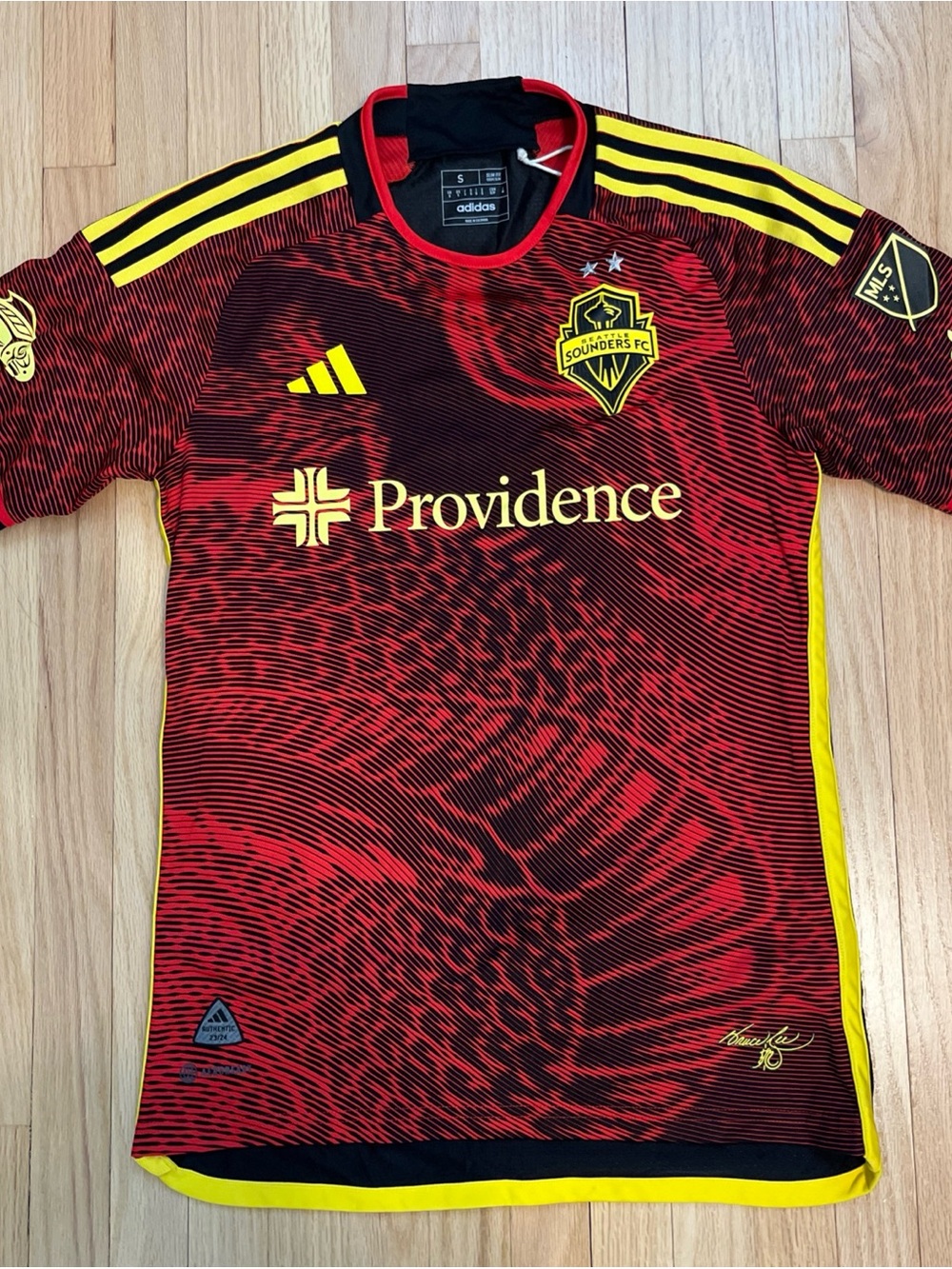 NWOT Seattle Sounders MLS Bruce Lee Edition 2023 Kit Authentic Jersey Small